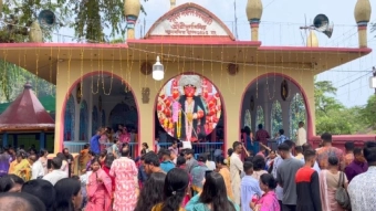 রাজনগরের পাঁচগাঁওয়ে তিনশ বছরের ঐতিহ্য লাল বর্ণে পূজিত হন দেবী দুর্গা